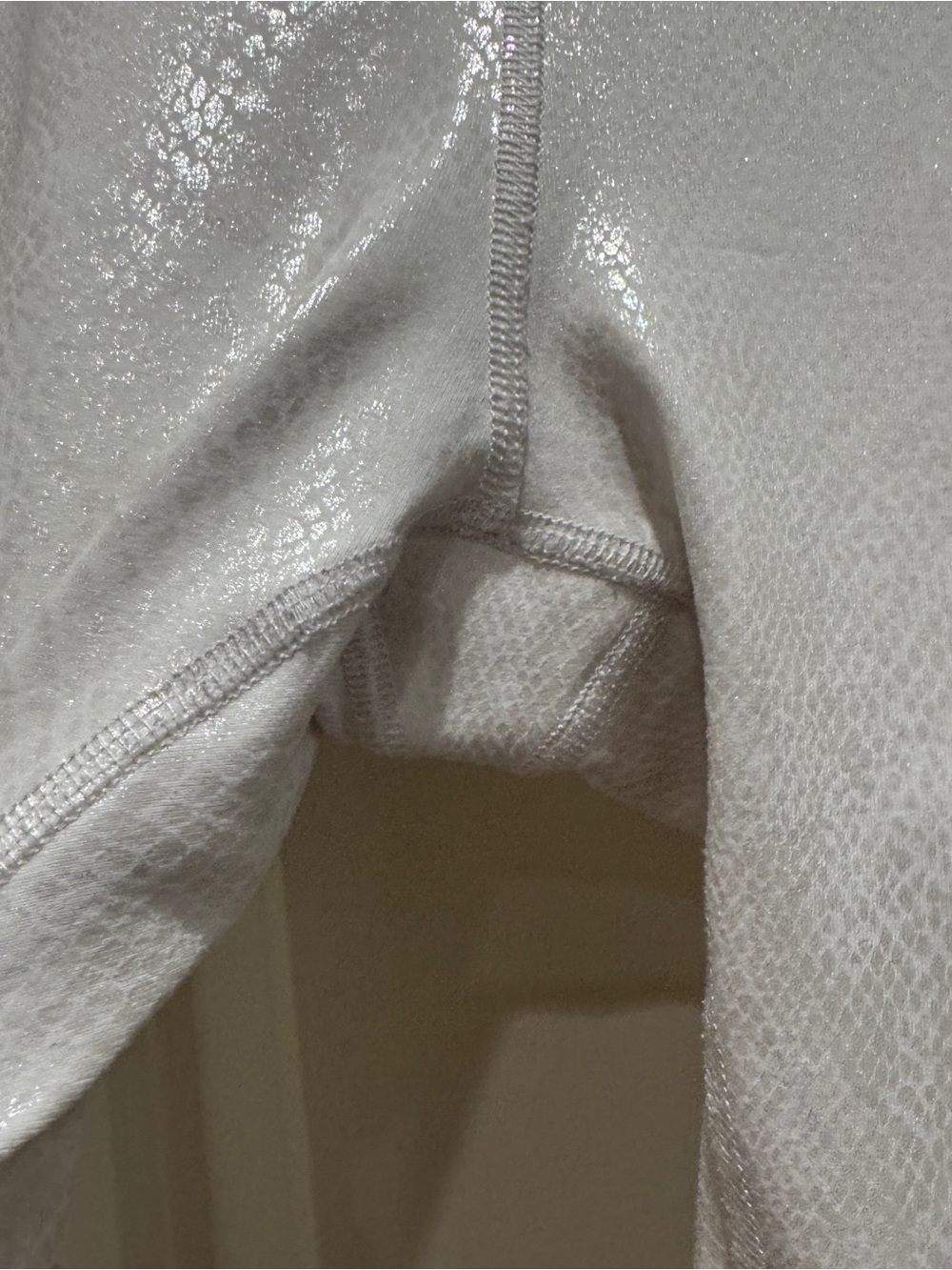 Beyond Yoga Viper White Iridescent Yoga Leggings Size Small - Picture 11 of 12